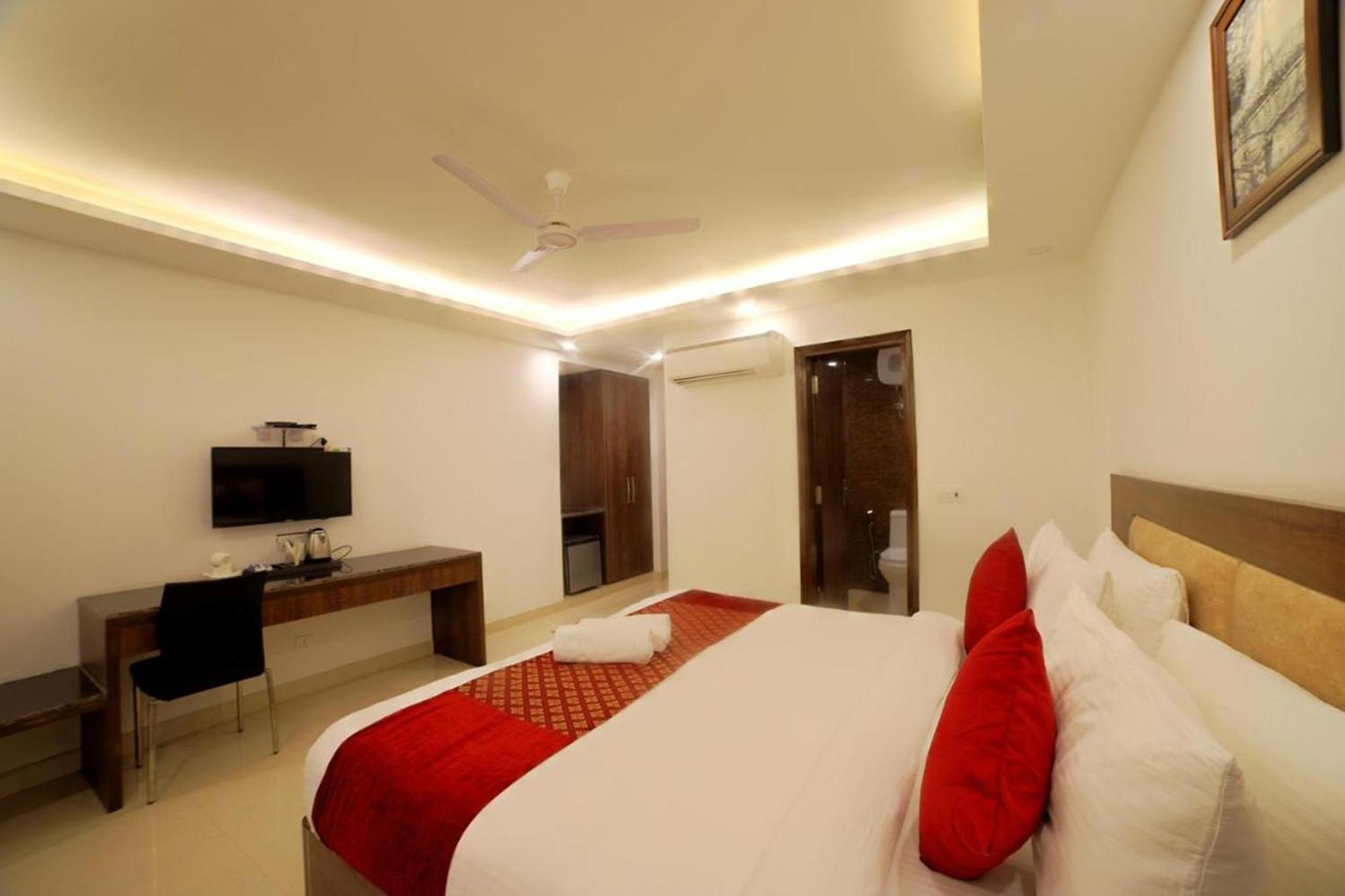 Hotel Peridot Near Igi Delhi Airport Neu-Delhi Exterior foto