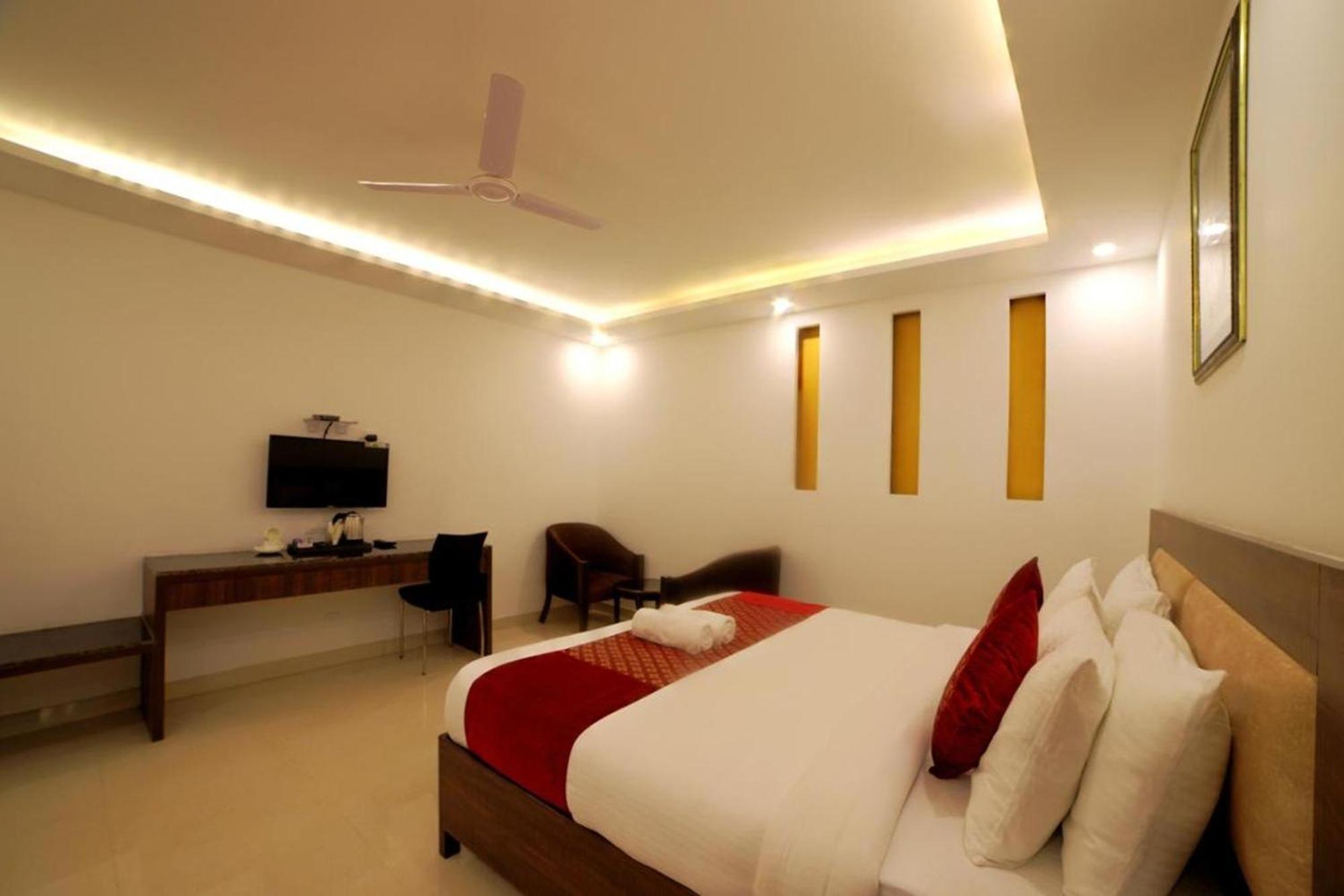 Hotel Peridot Near Igi Delhi Airport Neu-Delhi Exterior foto