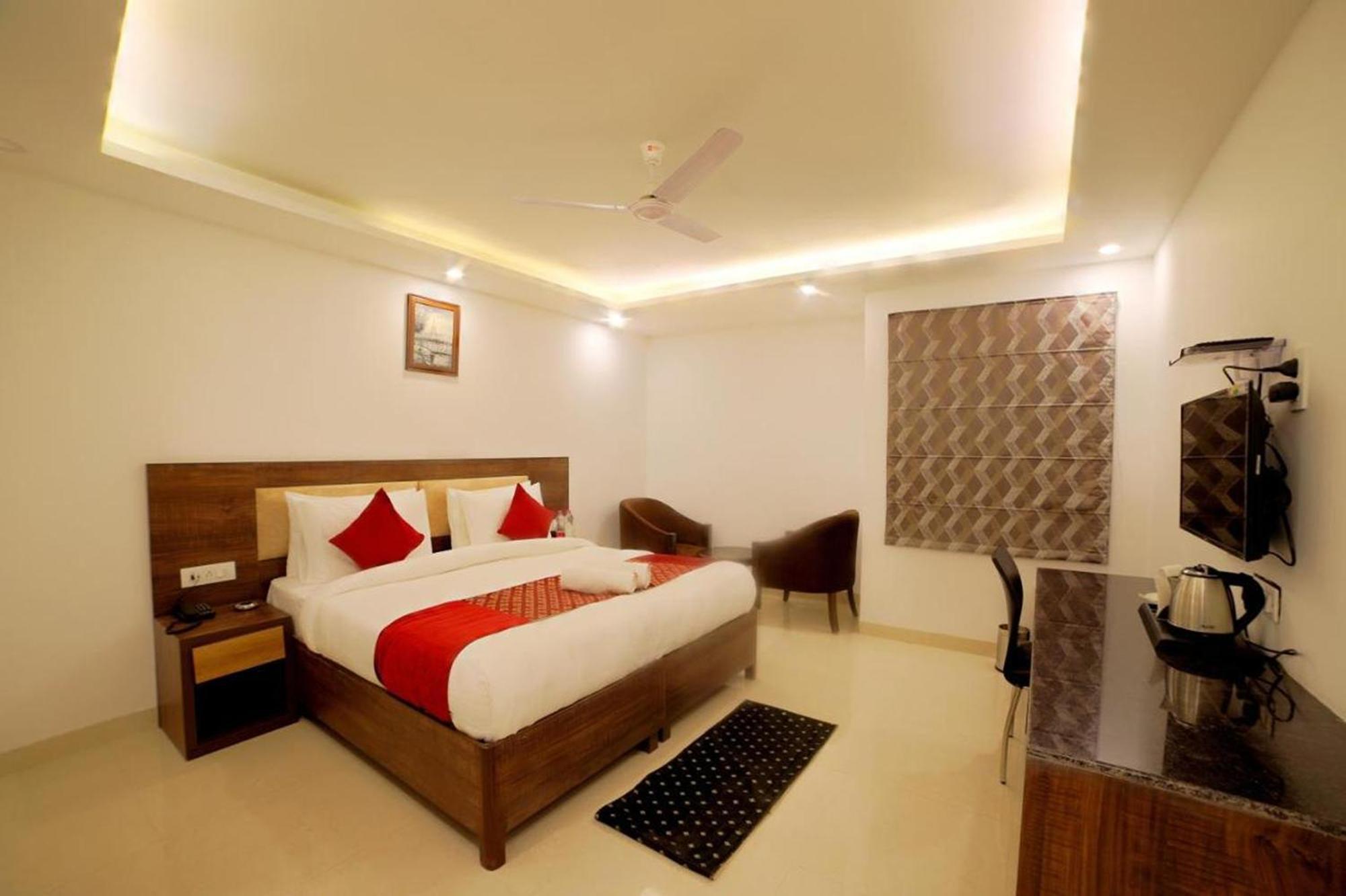 Hotel Peridot Near Igi Delhi Airport Neu-Delhi Exterior foto