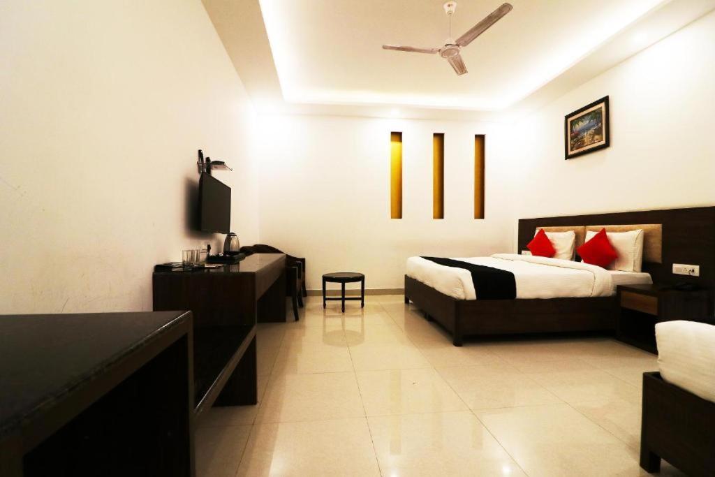 Hotel Peridot Near Igi Delhi Airport Neu-Delhi Exterior foto